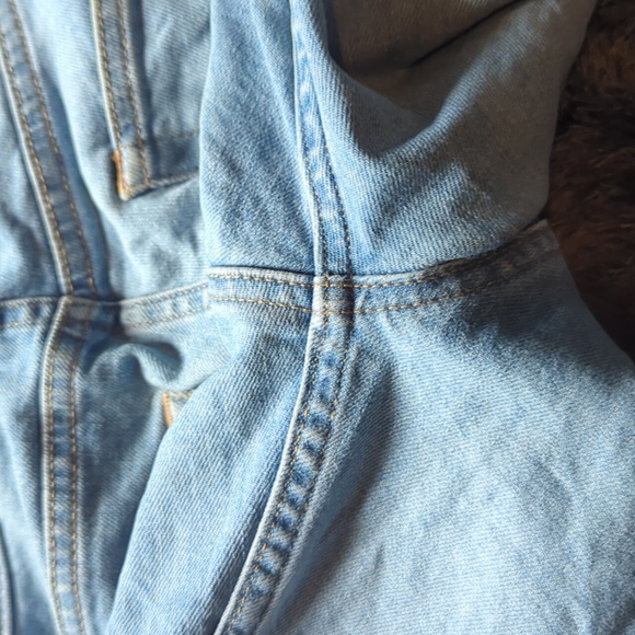 Everlane Original Cheeky Jean in Stone-washed Sky - Picture 15 of 16